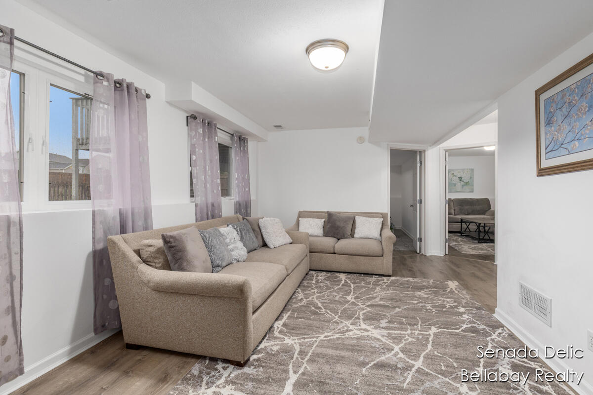 7121 Shady Knoll Drive, Caledonia, MI, 49316-8518