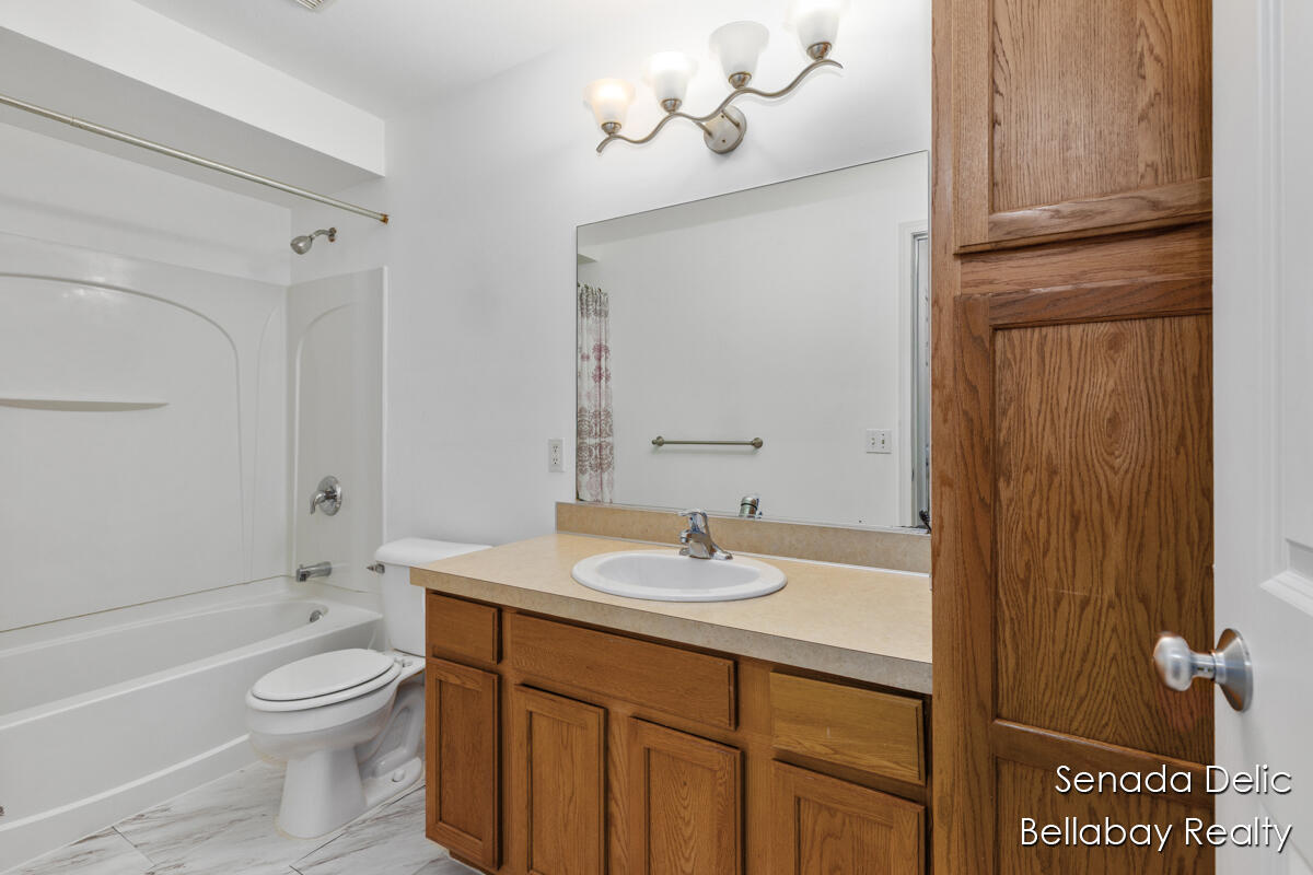 7121 Shady Knoll Drive, Caledonia, MI, 49316-8518