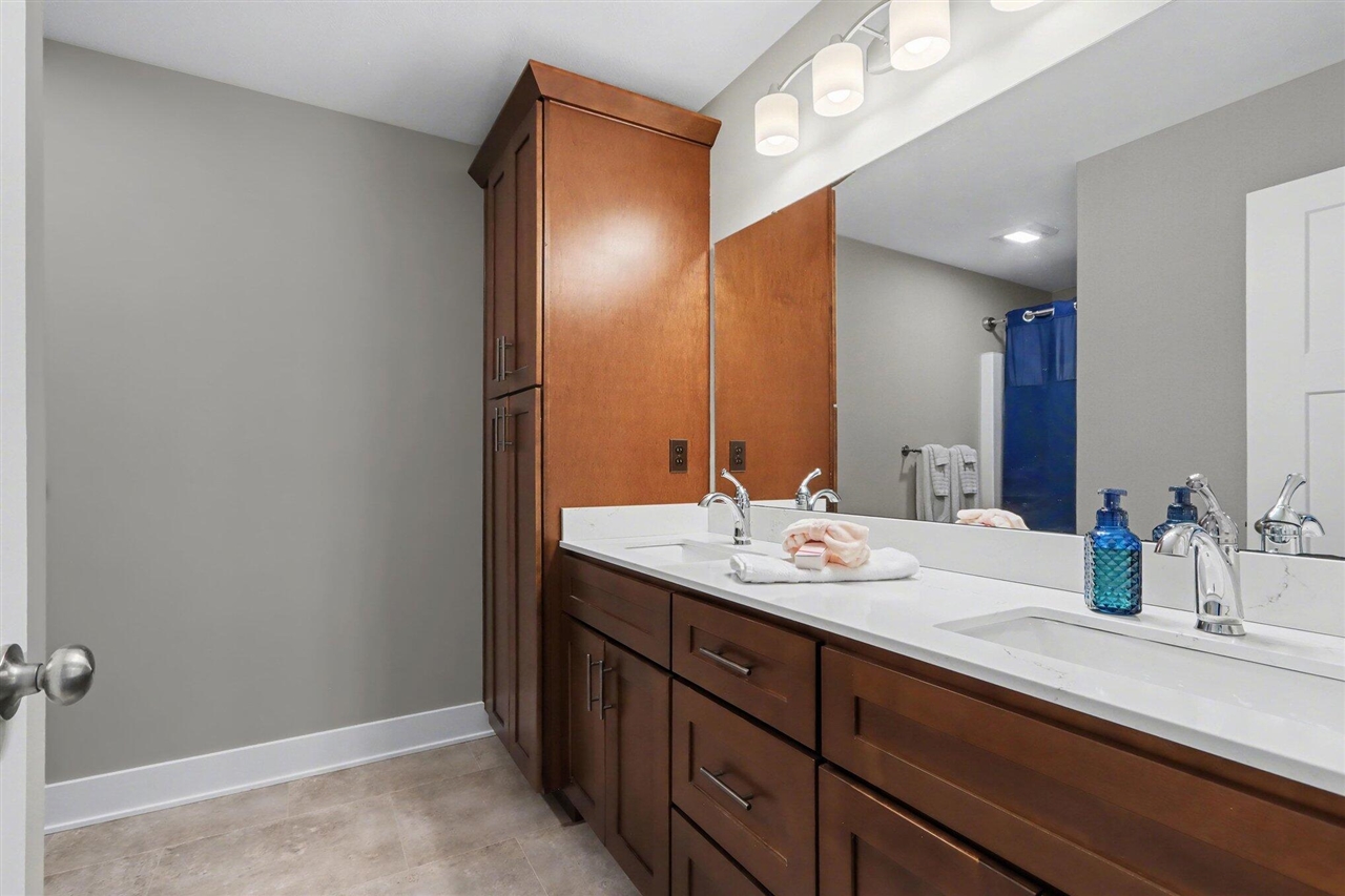 1369 S Village Circle, Kalamazoo, MI, 49009-6132