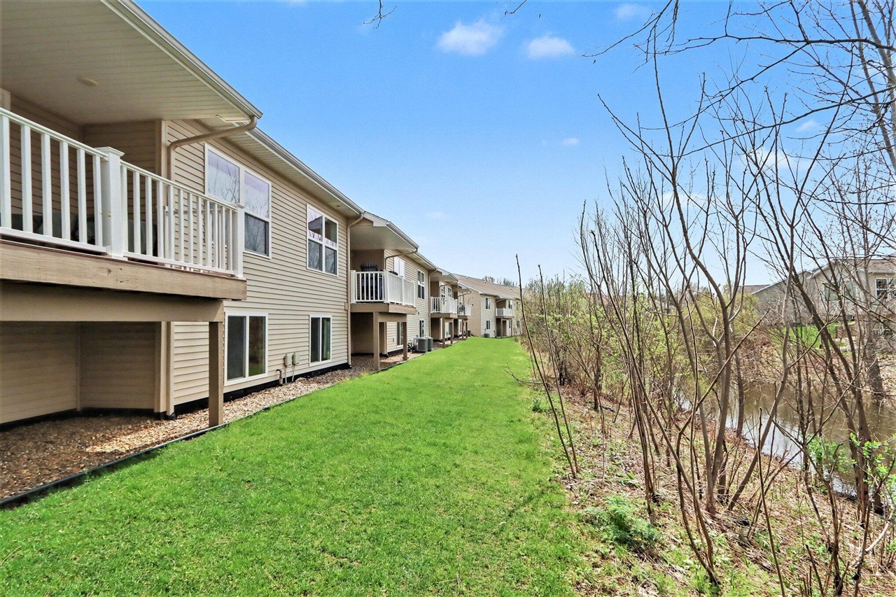 1369 S Village Circle, Kalamazoo, MI, 49009-6132