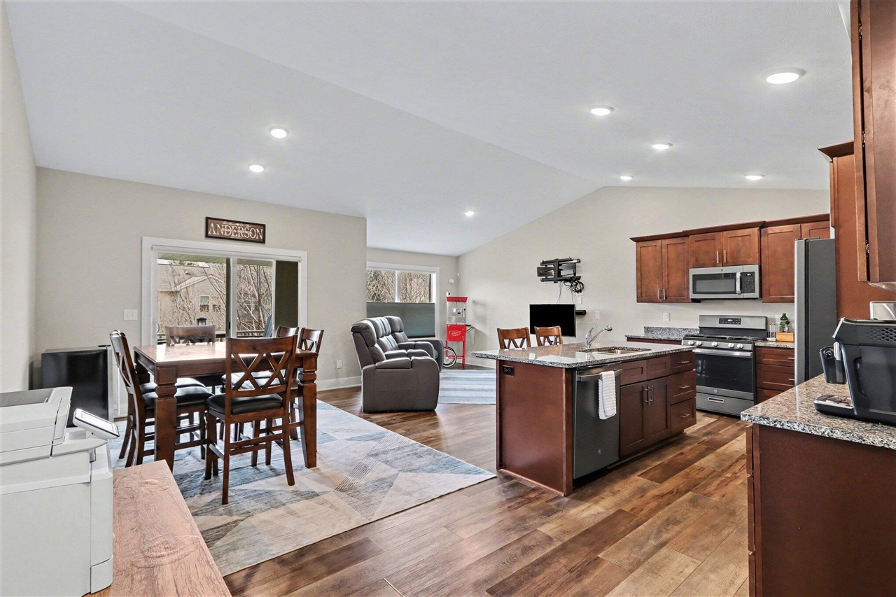 1369 S Village Circle, Kalamazoo, MI, 49009-6132