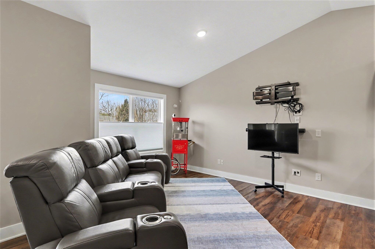 1369 S Village Circle, Kalamazoo, MI, 49009-6132