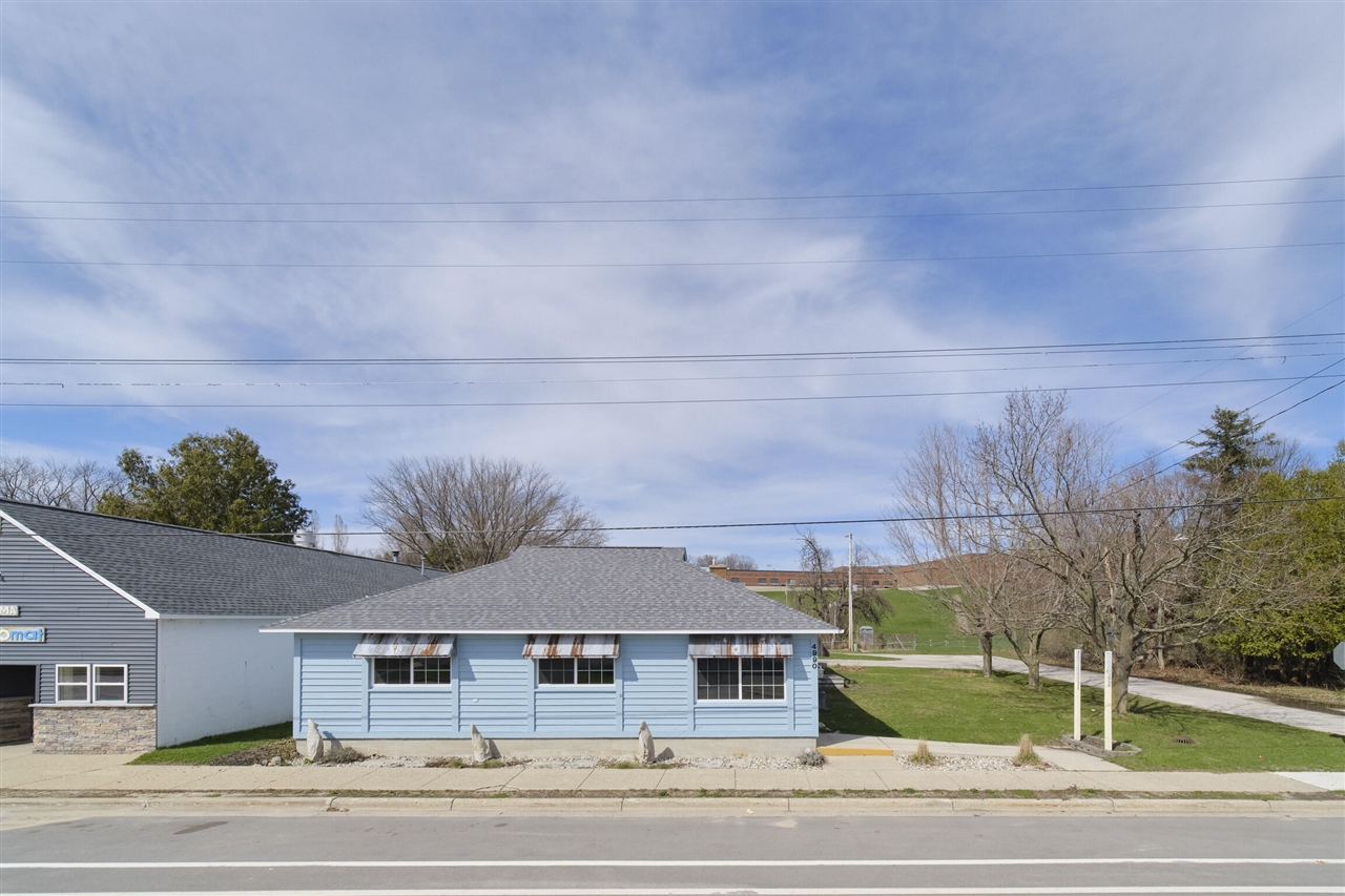 4990 Main Street, Onekama, MI, 49675