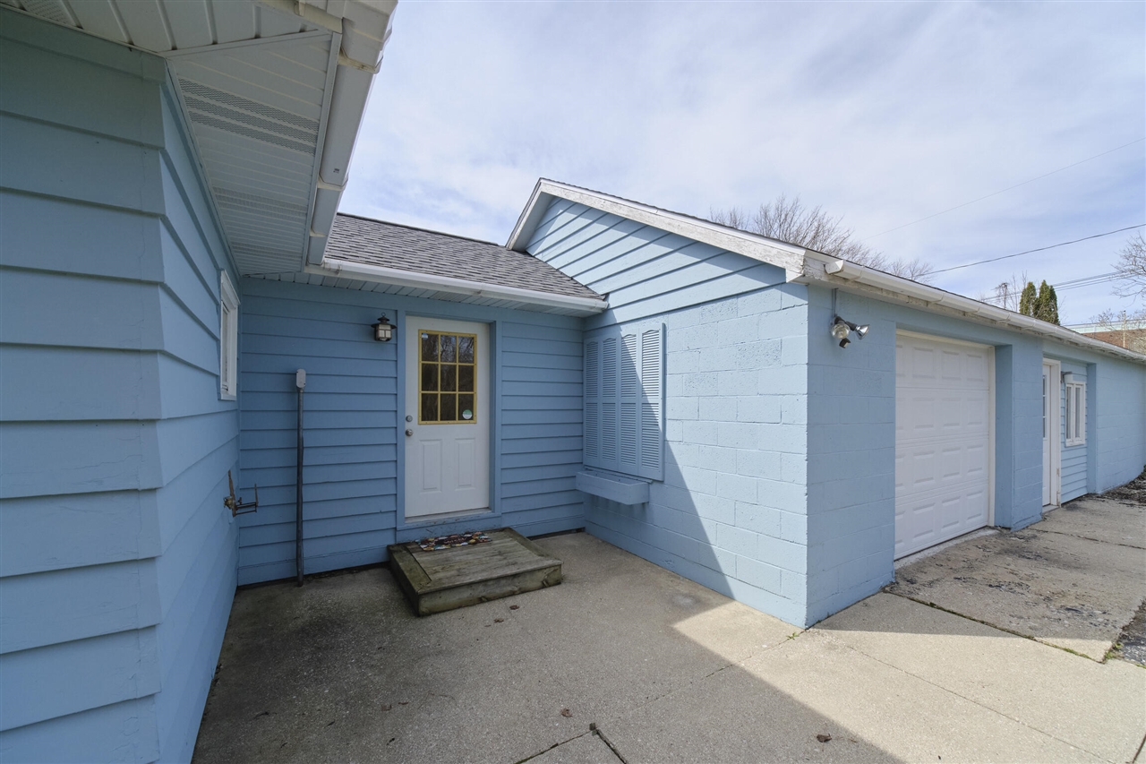 4990 Main Street, Onekama, MI, 49675