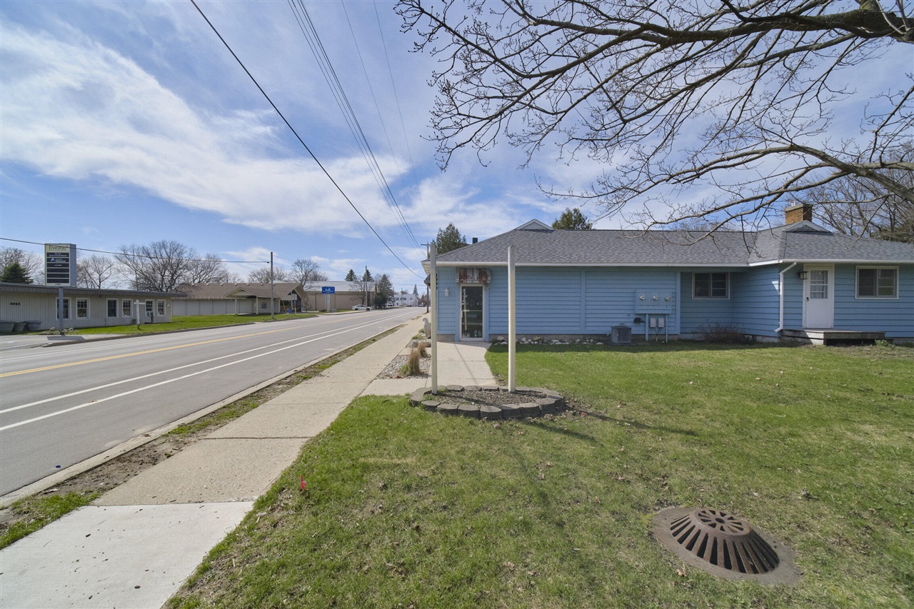 4990 Main Street, Onekama, MI, 49675