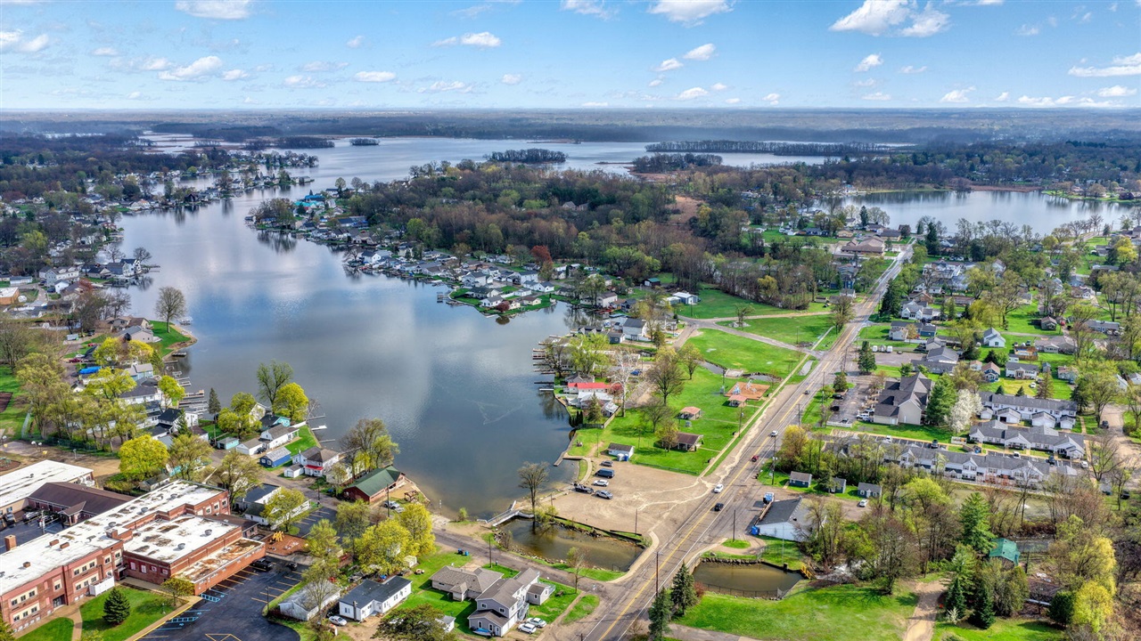 131 N Lakeside Drive, Michigan Center, MI, 49254-1248