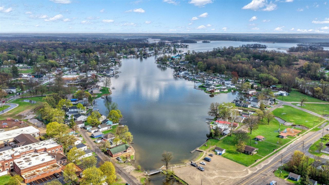 131 N Lakeside Drive, Michigan Center, MI, 49254-1248