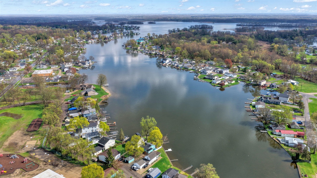 131 N Lakeside Drive, Michigan Center, MI, 49254-1248