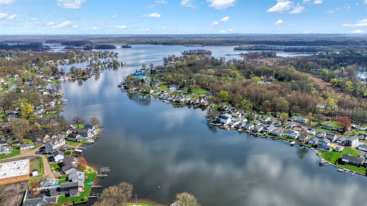 131 N Lakeside Drive, Michigan Center, MI, 49254-1248