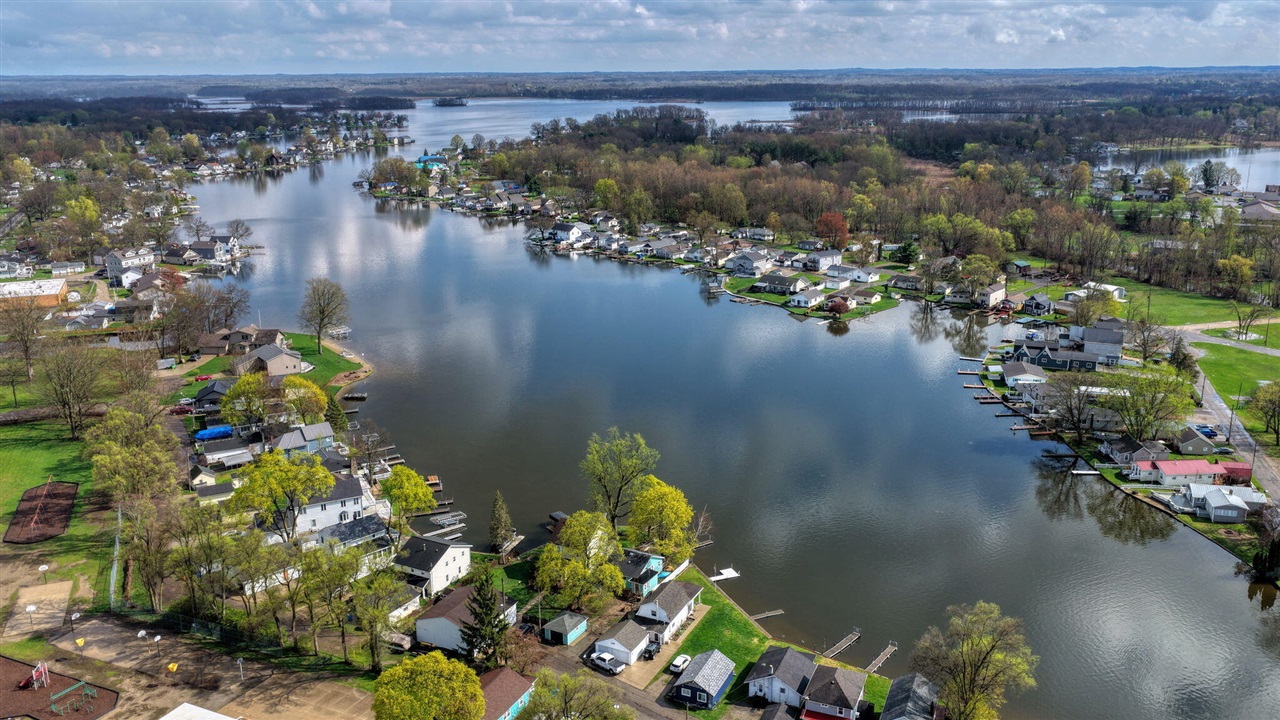 131 N Lakeside Drive, Michigan Center, MI, 49254-1248