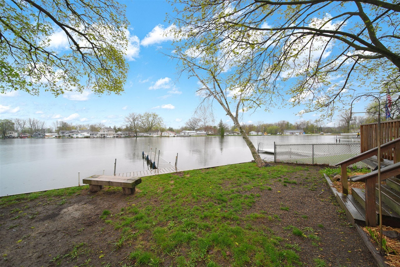 131 N Lakeside Drive, Michigan Center, MI, 49254-1248