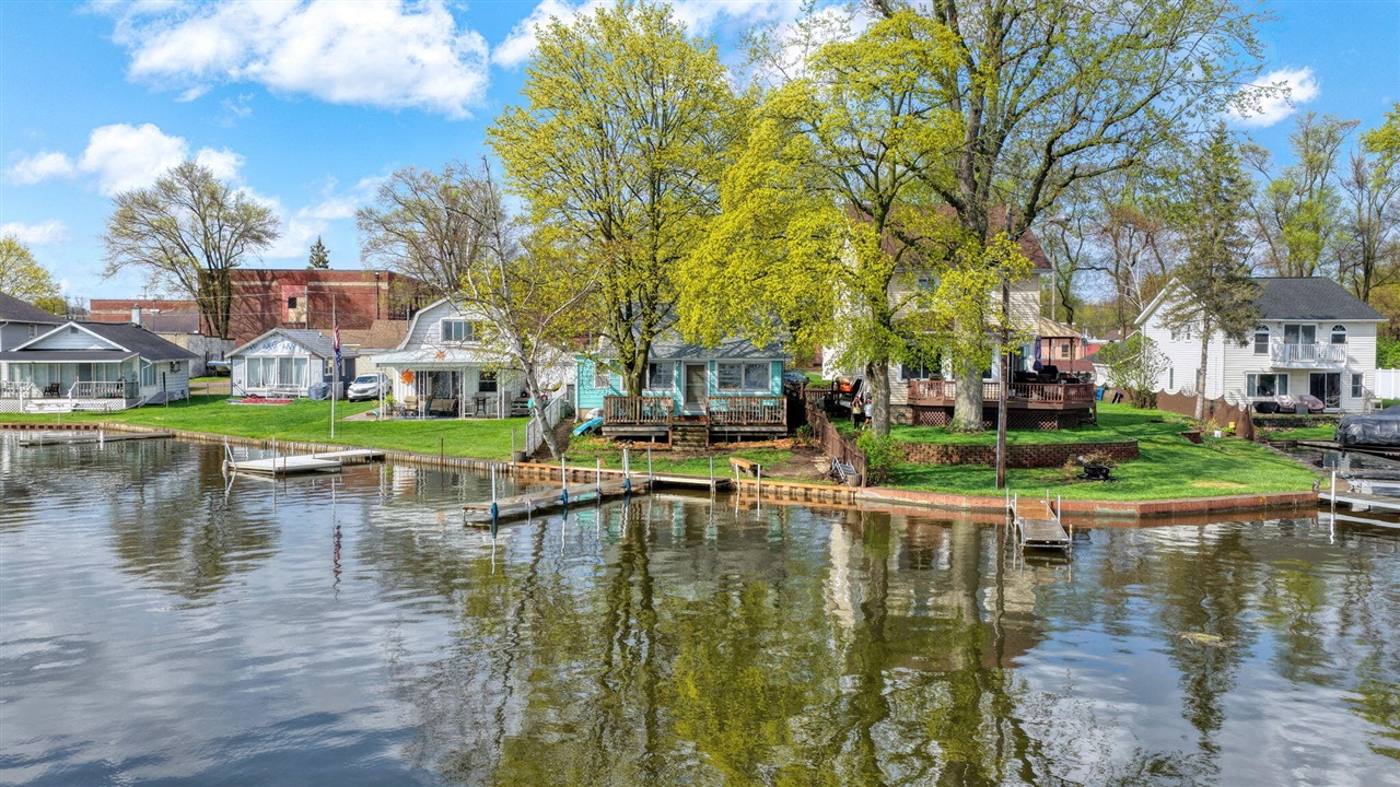 131 N Lakeside Drive, Michigan Center, MI, 49254-1248