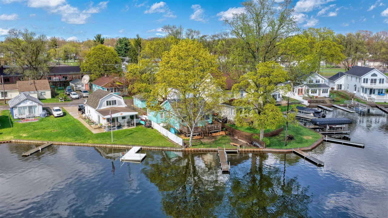 131 N Lakeside Drive, Michigan Center, MI, 49254-1248