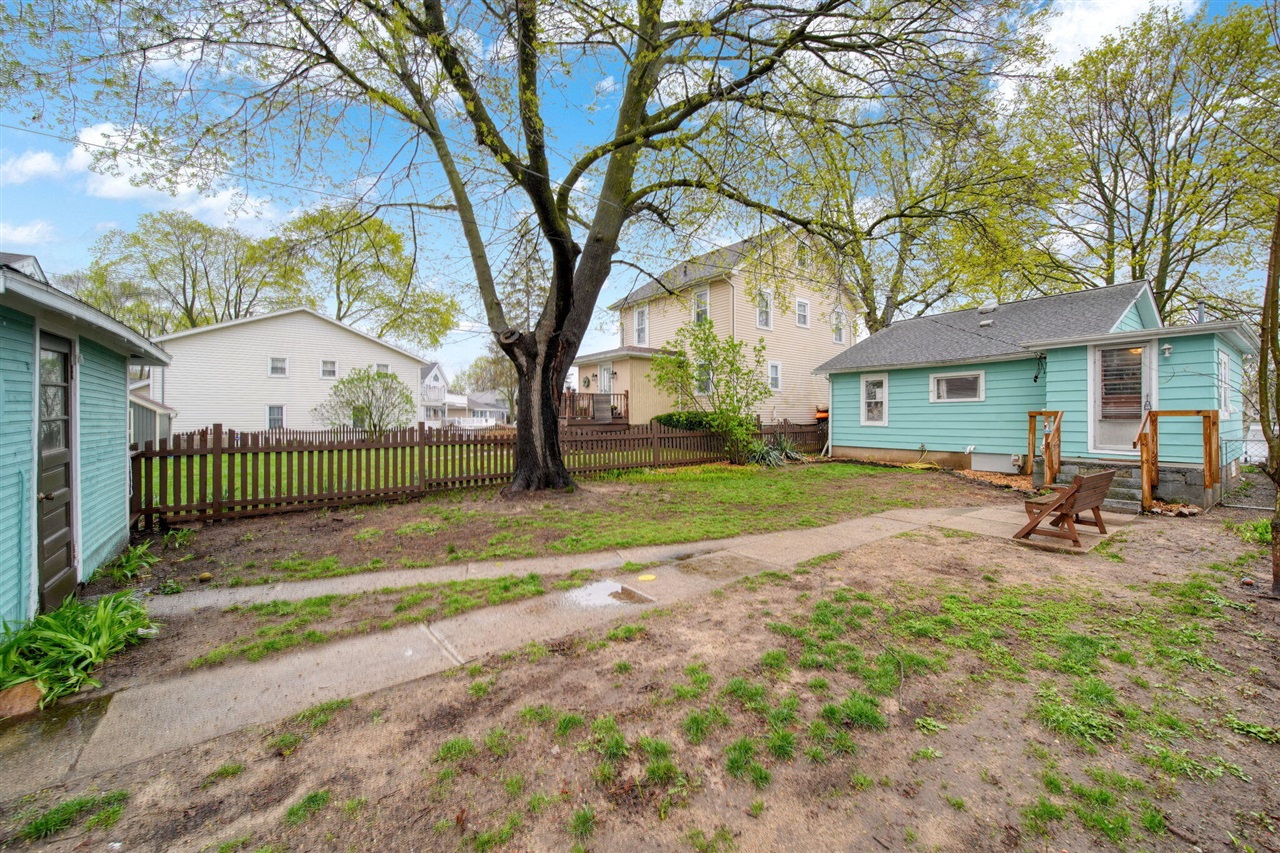 131 N Lakeside Drive, Michigan Center, MI, 49254-1248