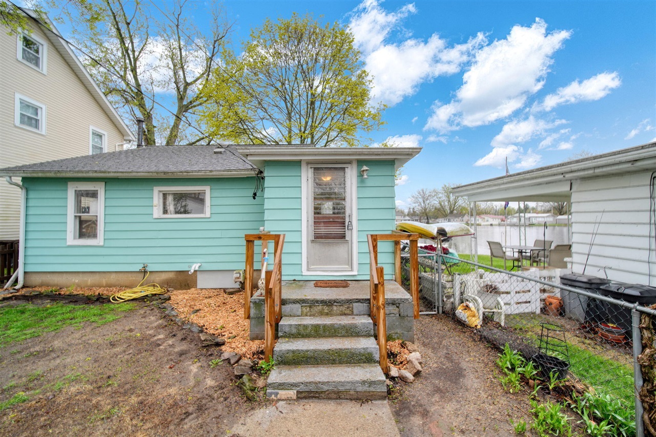 131 N Lakeside Drive, Michigan Center, MI, 49254-1248