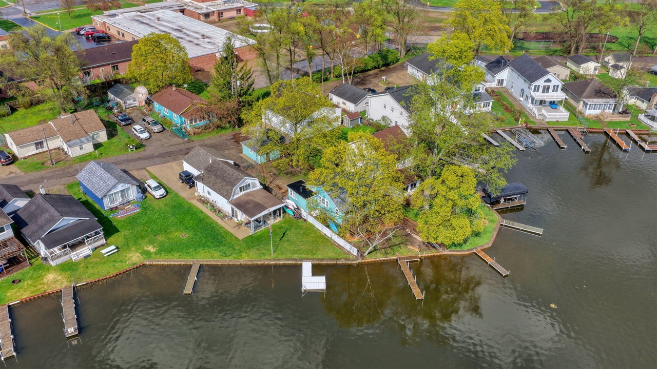 131 N Lakeside Drive, Michigan Center, MI, 49254-1248