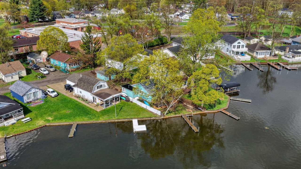 131 N Lakeside Drive, Michigan Center, MI, 49254-1248