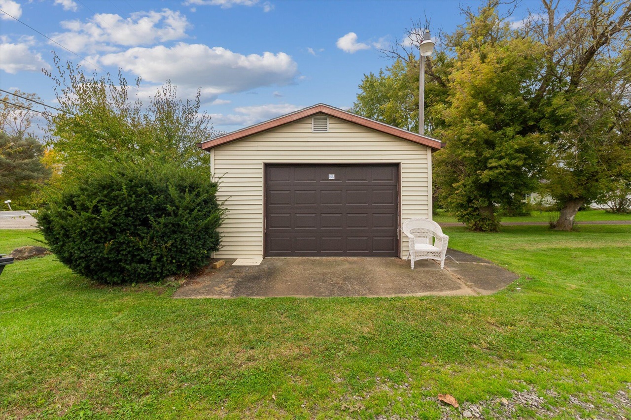 4154 W Carpenter Road, Flint, MI, 48504-1143