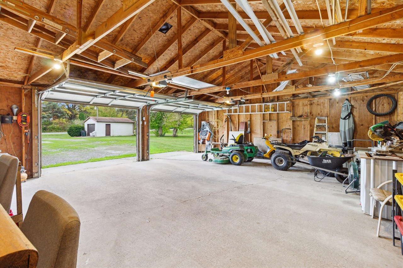 4154 W Carpenter Road, Flint, MI, 48504-1143