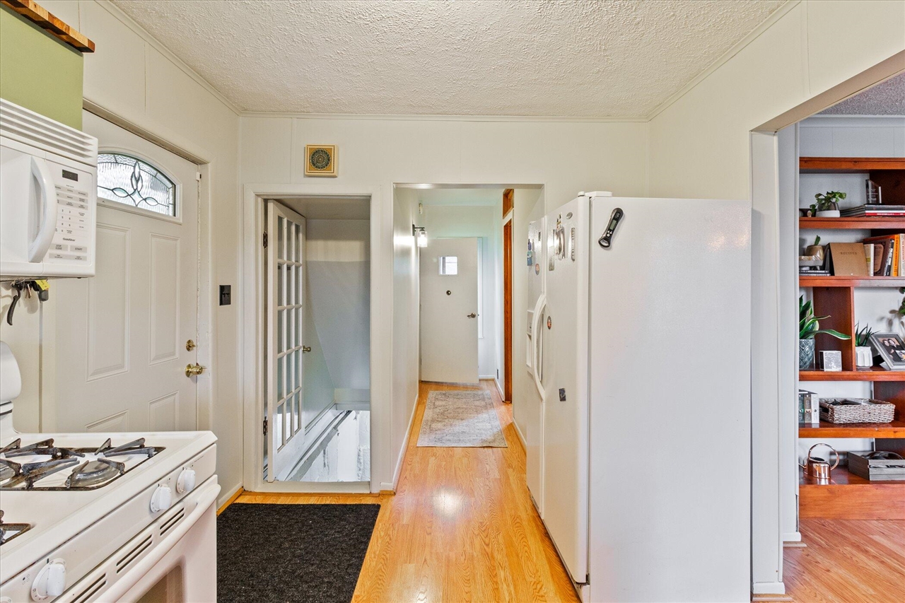 4154 W Carpenter Road, Flint, MI, 48504-1143