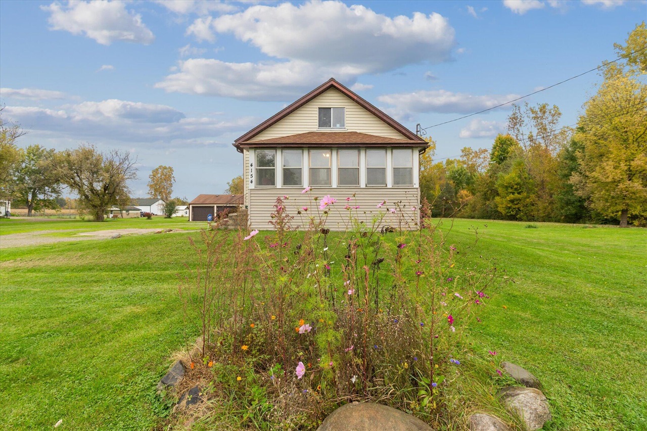 4154 W Carpenter Road, Flint, MI, 48504-1143