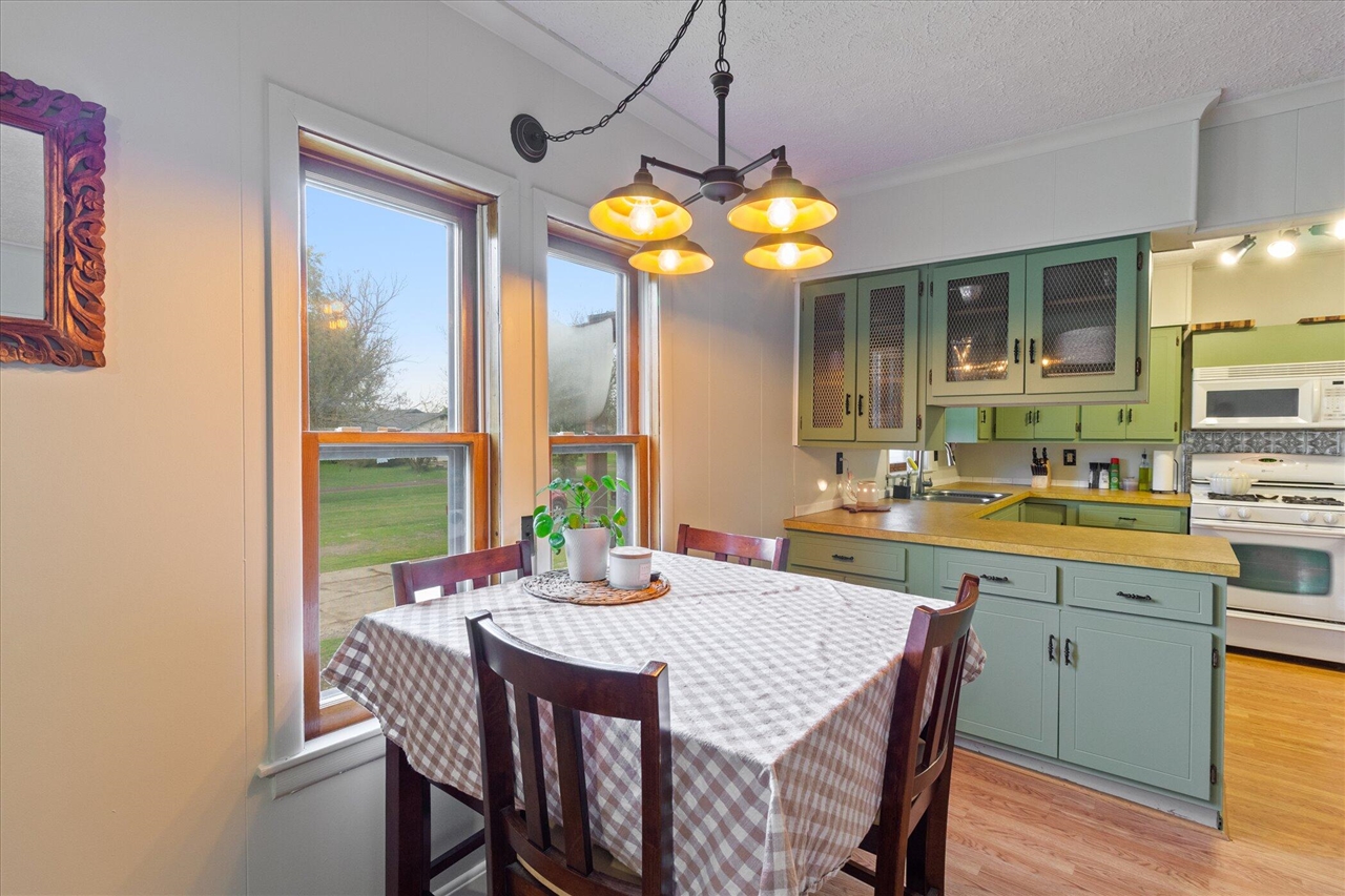 4154 W Carpenter Road, Flint, MI, 48504-1143