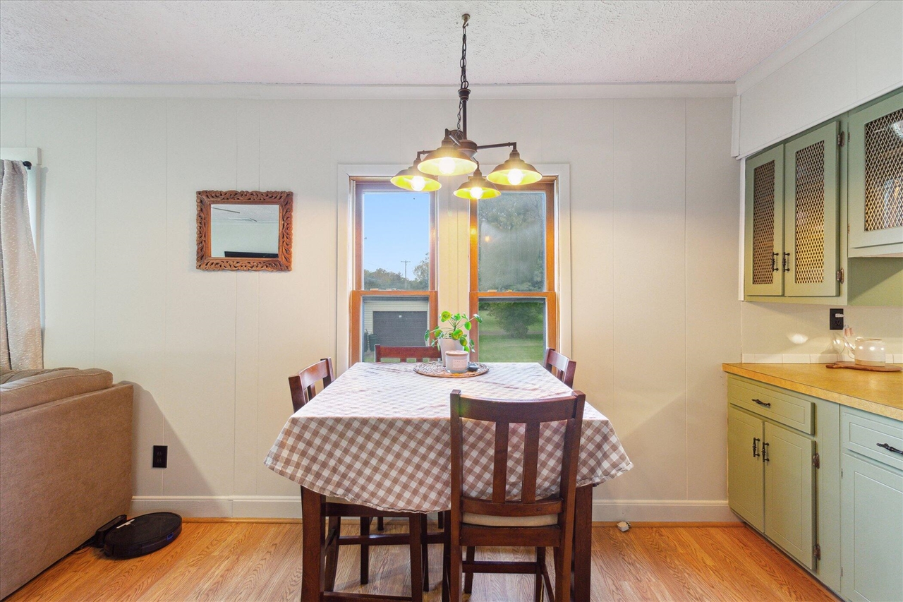 4154 W Carpenter Road, Flint, MI, 48504-1143