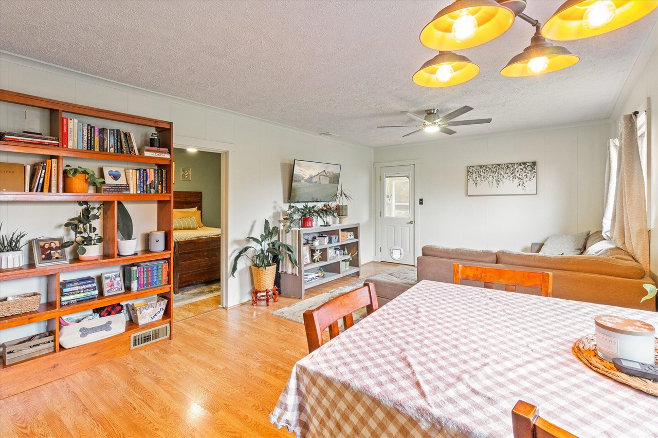 4154 W Carpenter Road, Flint, MI, 48504-1143