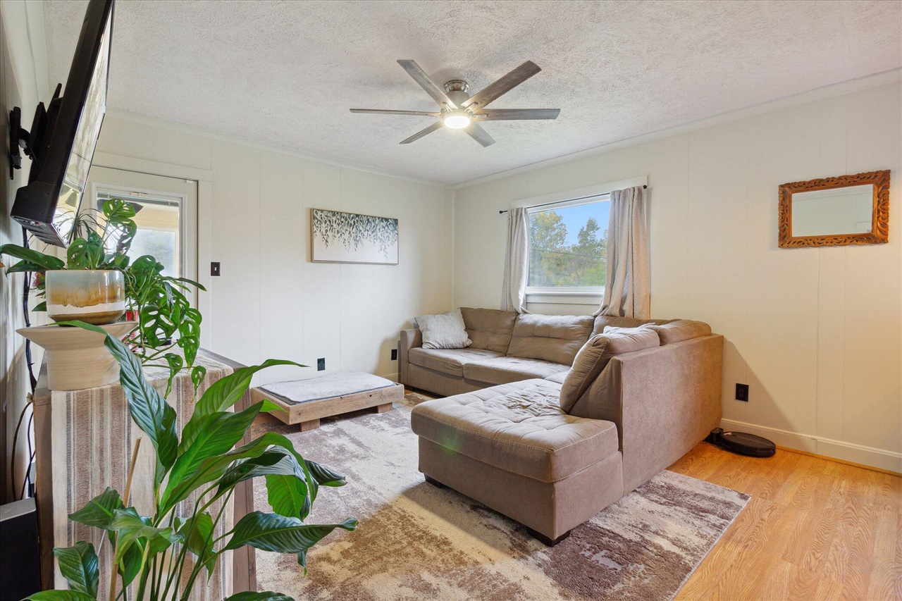 4154 W Carpenter Road, Flint, MI, 48504-1143