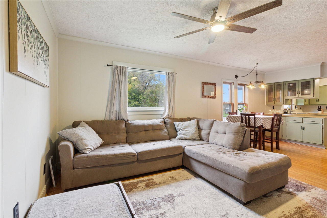 4154 W Carpenter Road, Flint, MI, 48504-1143