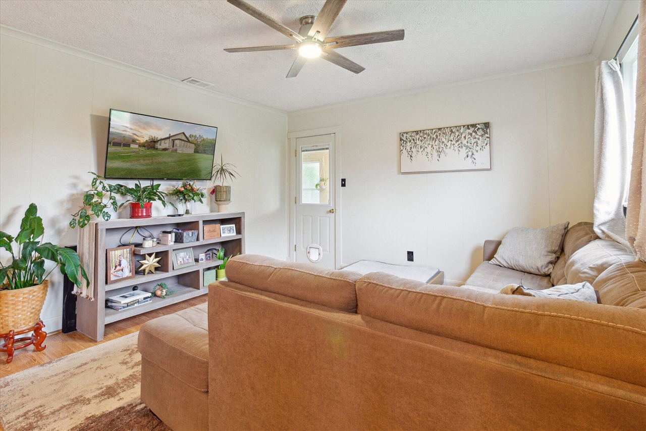 4154 W Carpenter Road, Flint, MI, 48504-1143