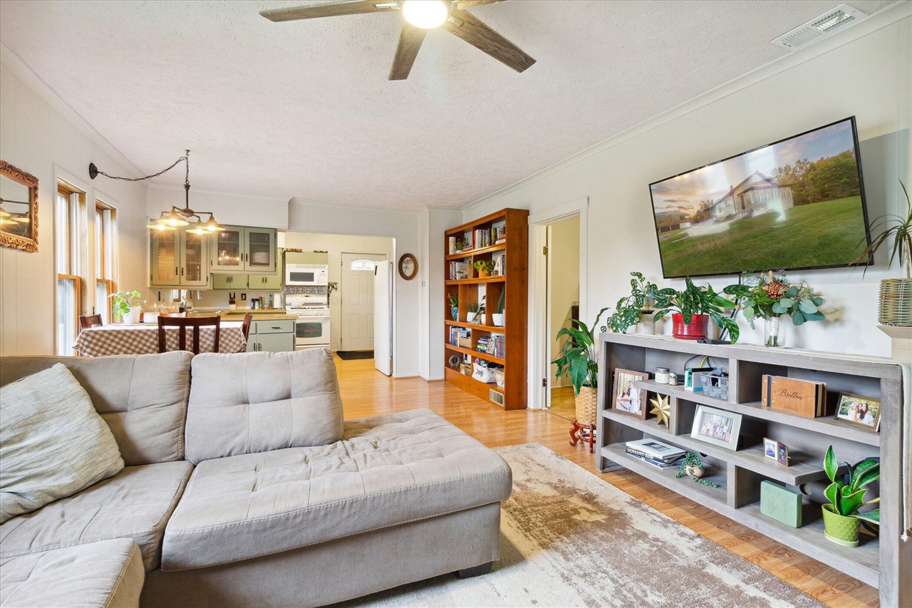 4154 W Carpenter Road, Flint, MI, 48504-1143