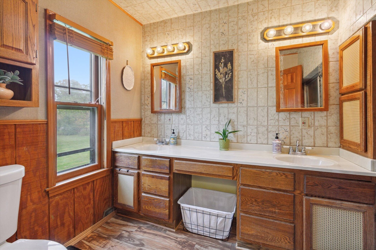 4154 W Carpenter Road, Flint, MI, 48504-1143