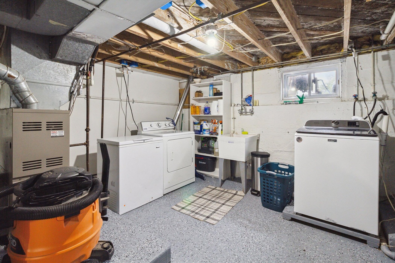 4154 W Carpenter Road, Flint, MI, 48504-1143