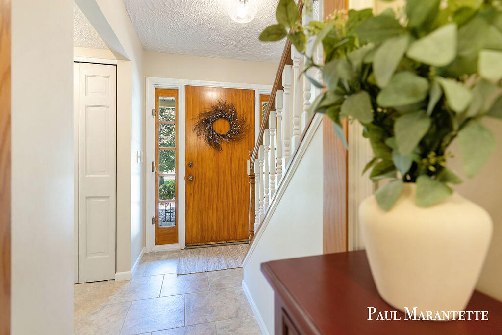 816 Geneva Drive, Wayland, MI, 49348-9508