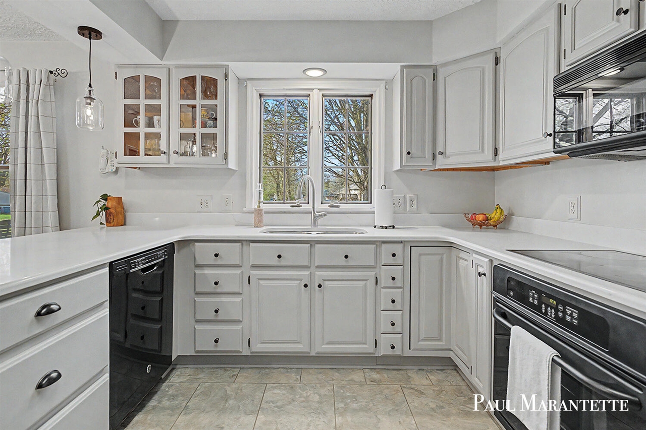 816 Geneva Drive, Wayland, MI, 49348-9508