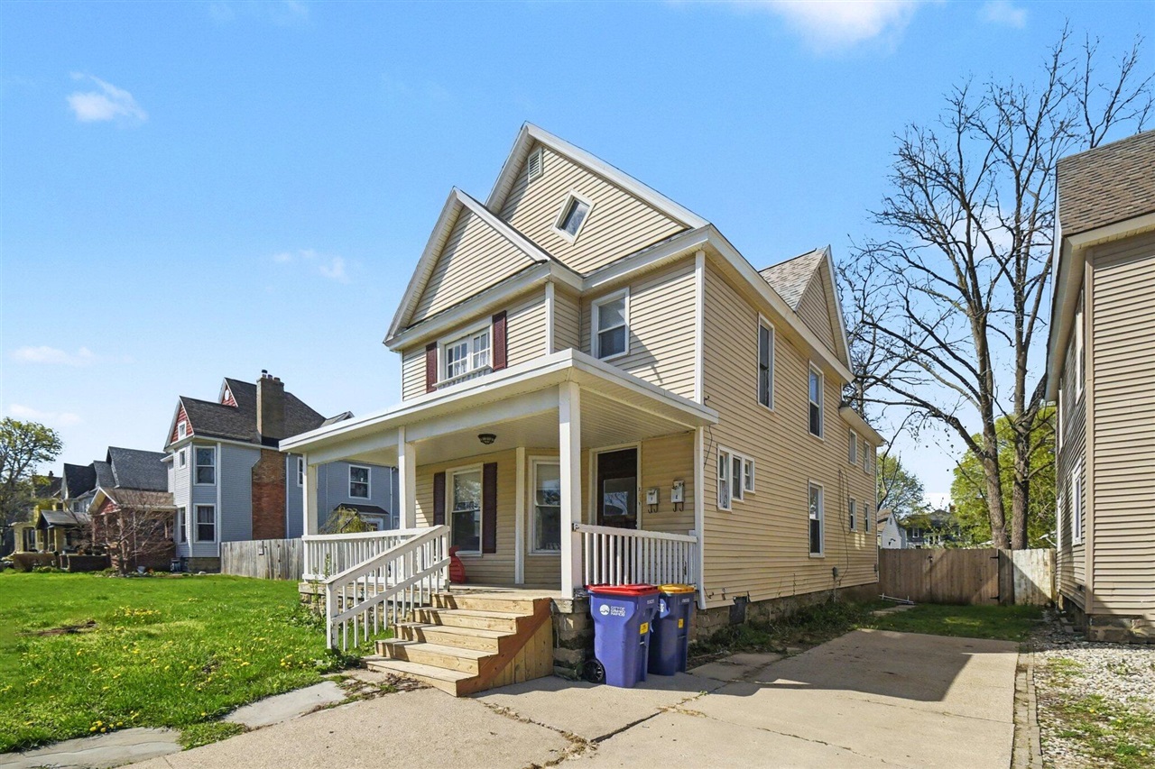 1043 Bridge Street, Grand Rapids, MI, 49504-5061