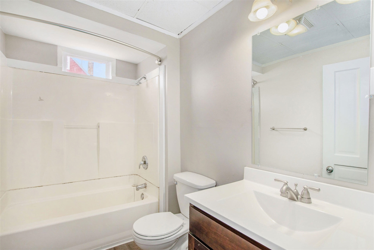 1043 Bridge Street, Grand Rapids, MI, 49504-5061