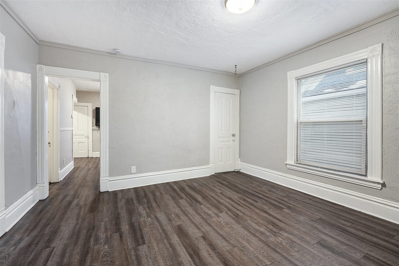 1043 Bridge Street, Grand Rapids, MI, 49504-5061