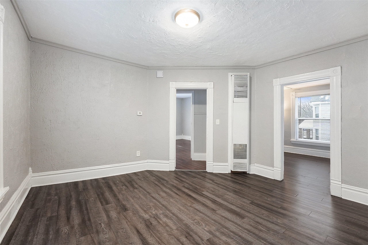 1043 Bridge Street, Grand Rapids, MI, 49504-5061