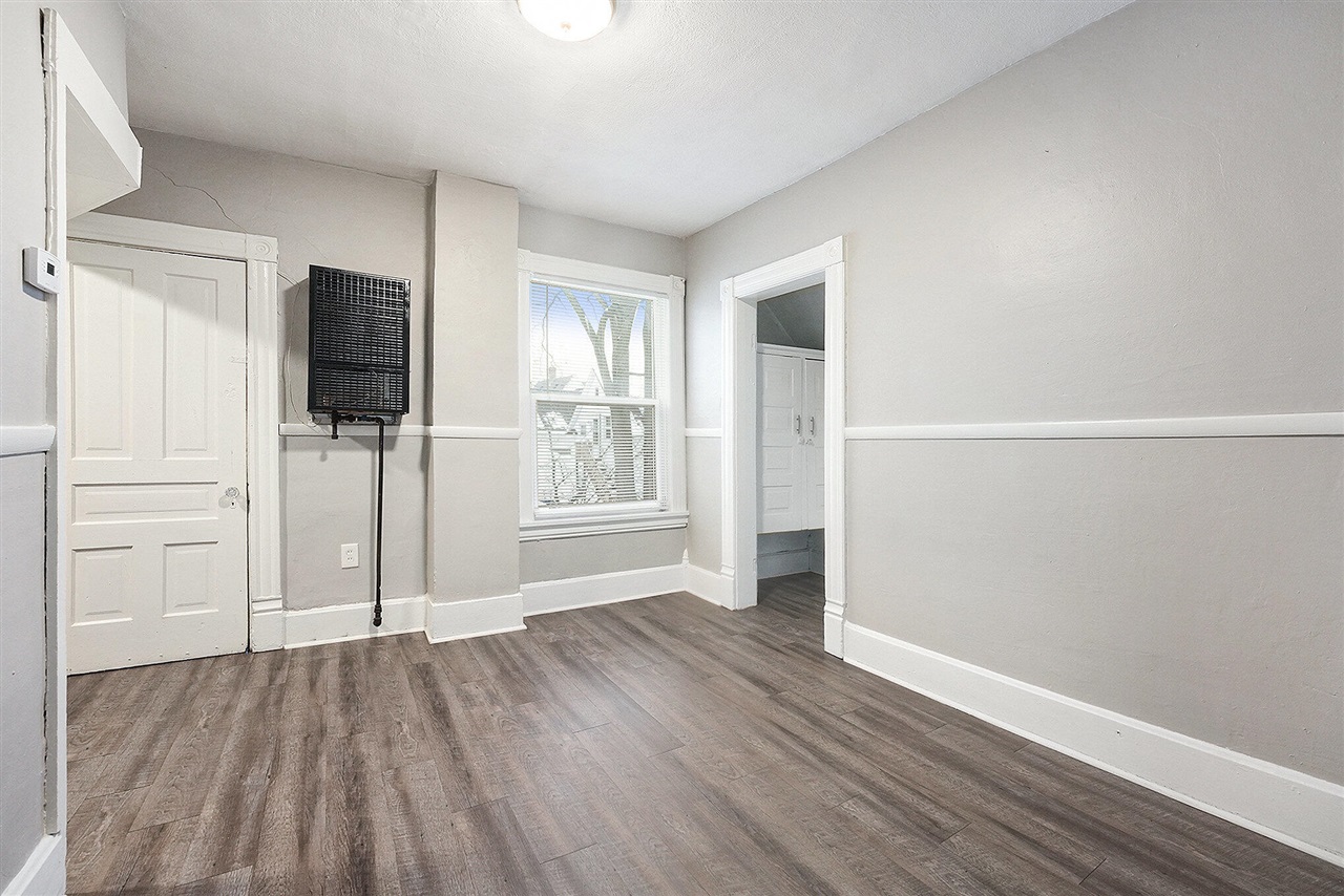 1043 Bridge Street, Grand Rapids, MI, 49504-5061