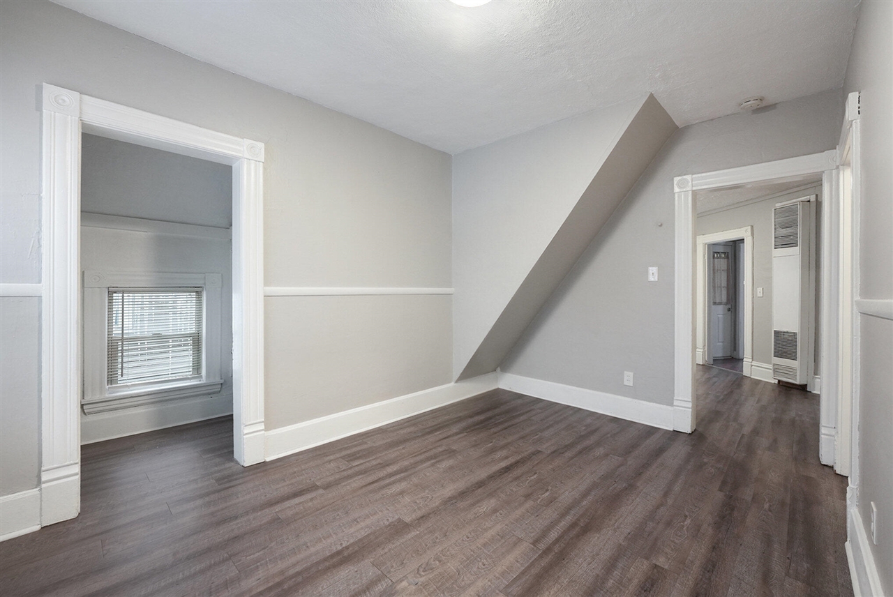 1043 Bridge Street, Grand Rapids, MI, 49504-5061