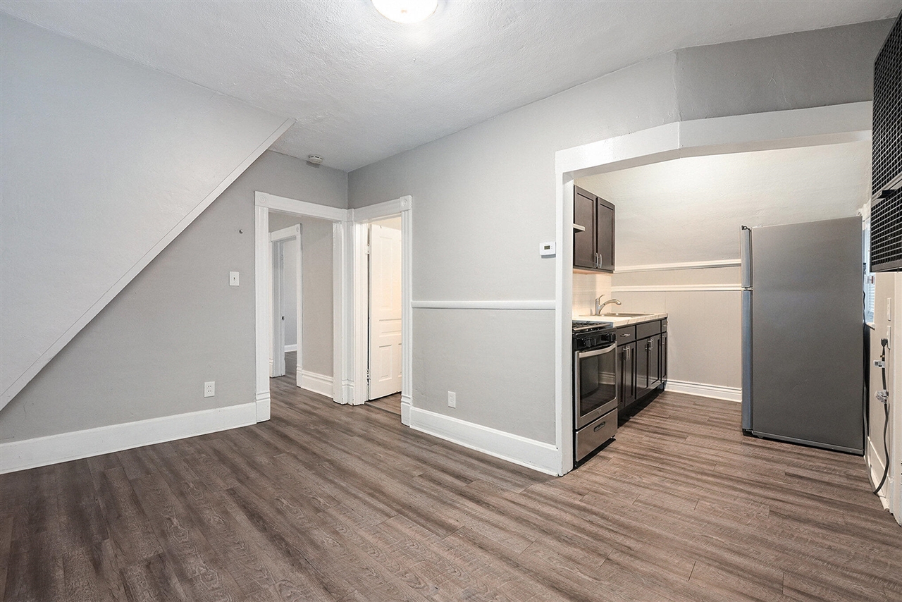 1043 Bridge Street, Grand Rapids, MI, 49504-5061