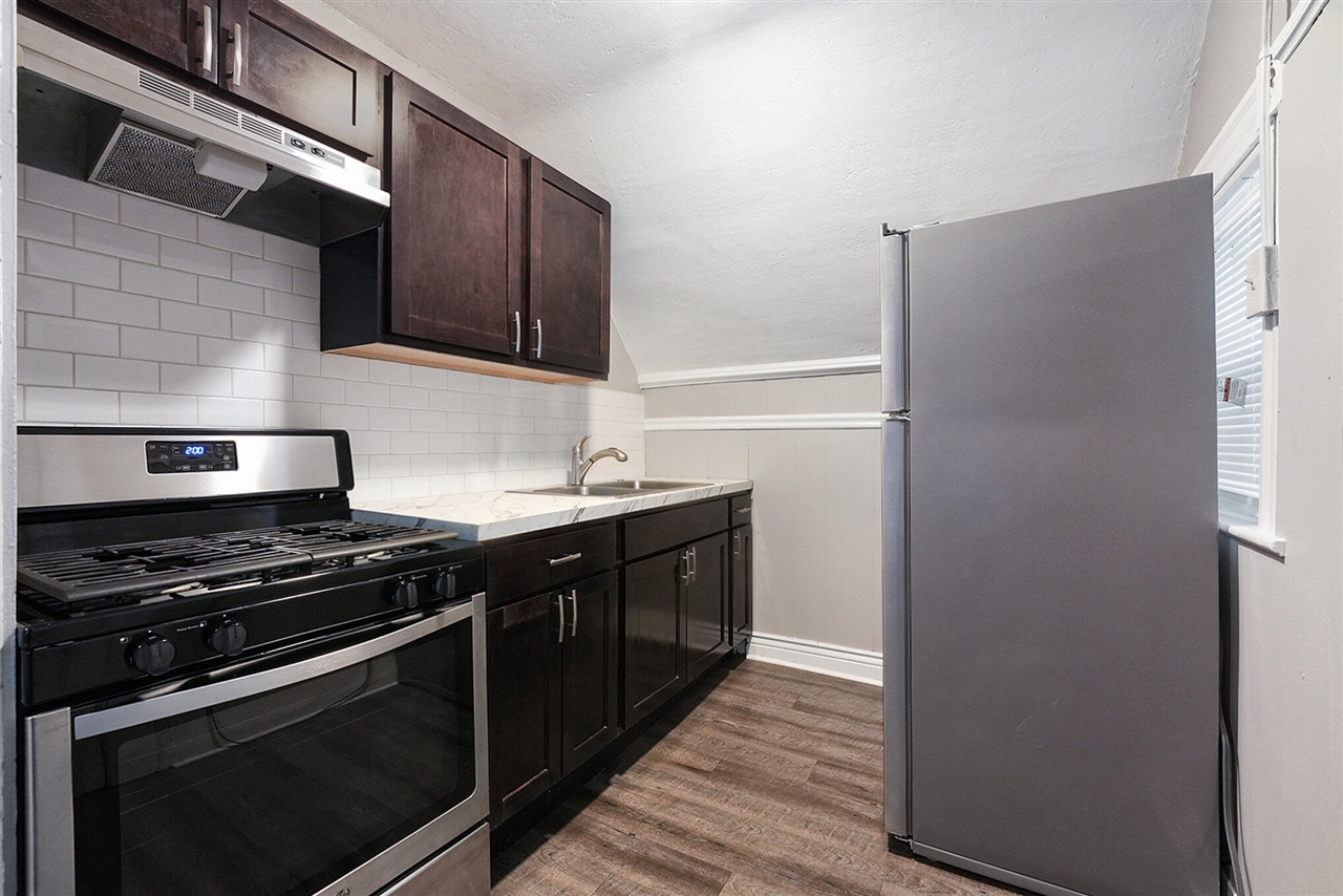 1043 Bridge Street, Grand Rapids, MI, 49504-5061