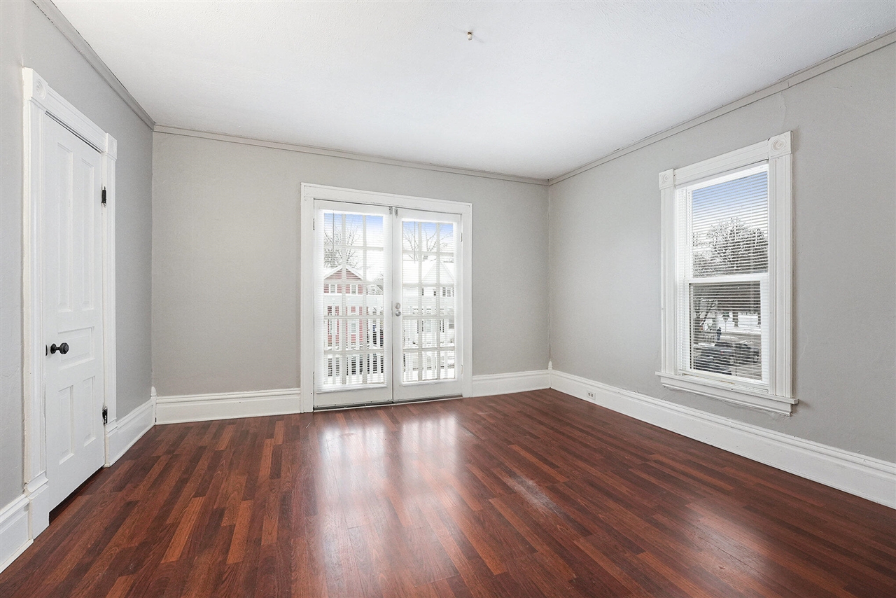 1043 Bridge Street, Grand Rapids, MI, 49504-5061