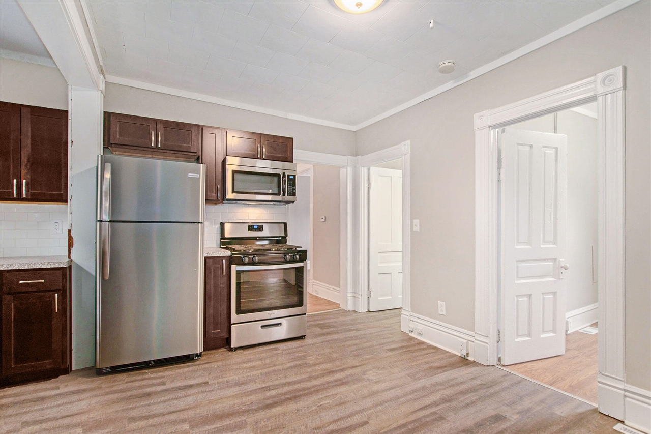 1043 Bridge Street, Grand Rapids, MI, 49504-5061