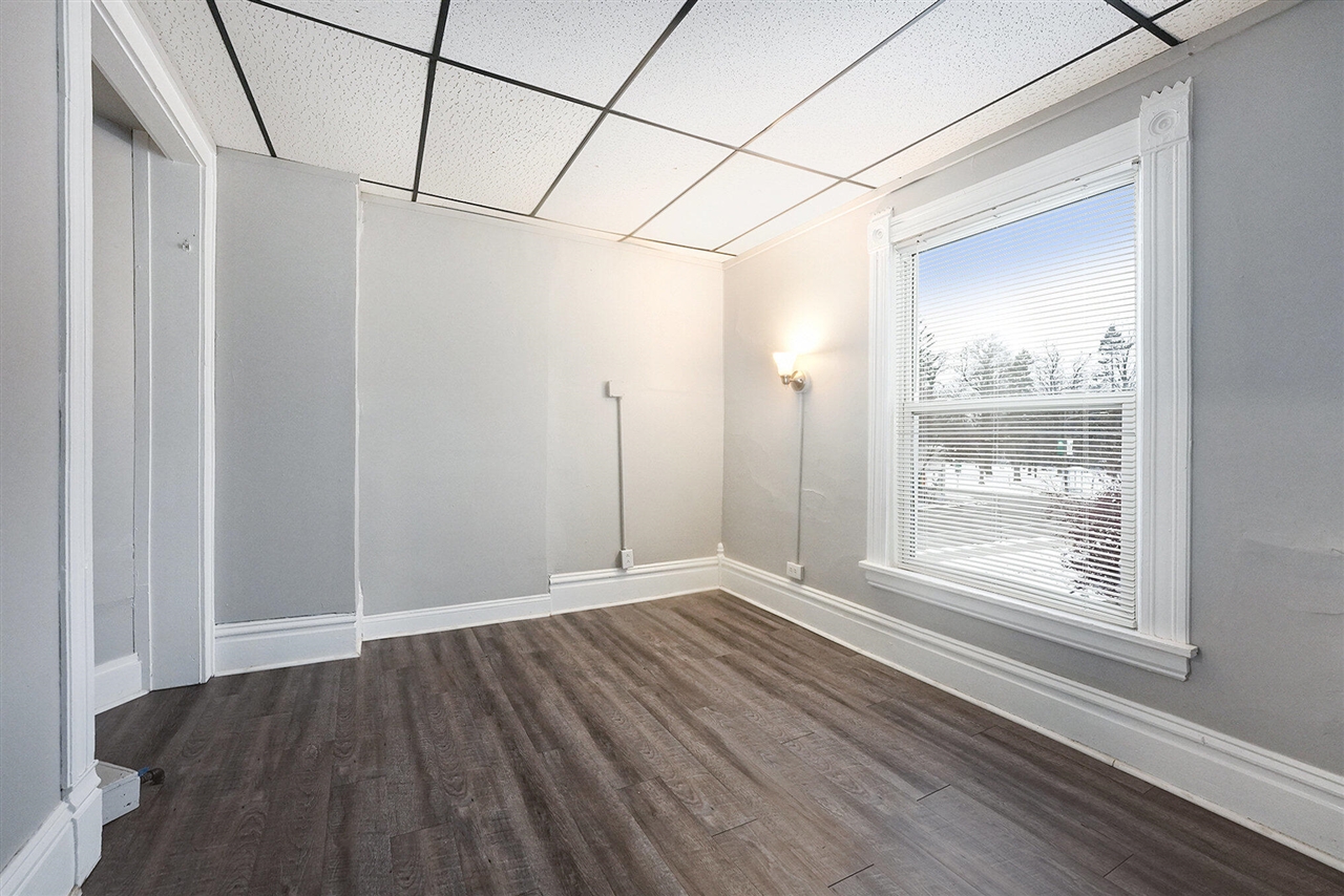 1043 Bridge Street, Grand Rapids, MI, 49504-5061