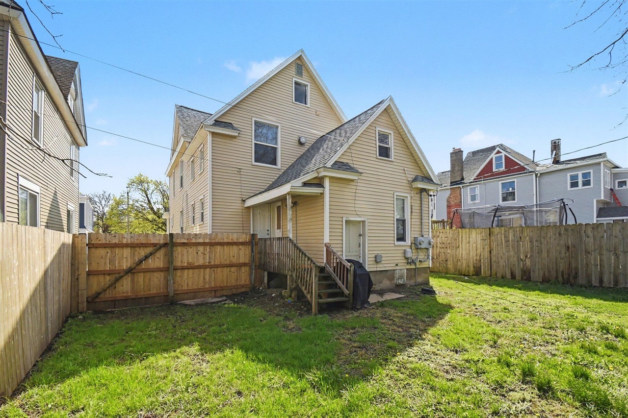 1043 Bridge Street, Grand Rapids, MI, 49504-5061