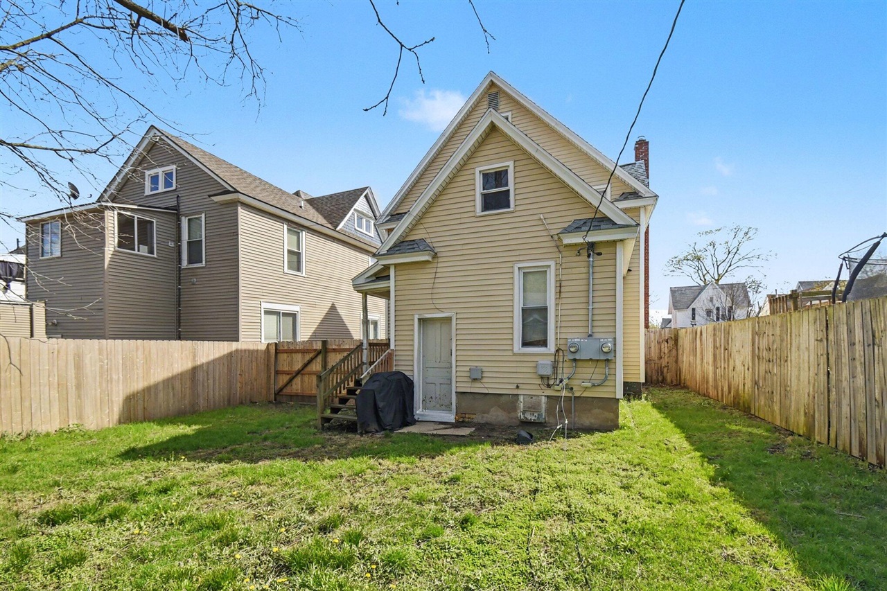 1043 Bridge Street, Grand Rapids, MI, 49504-5061