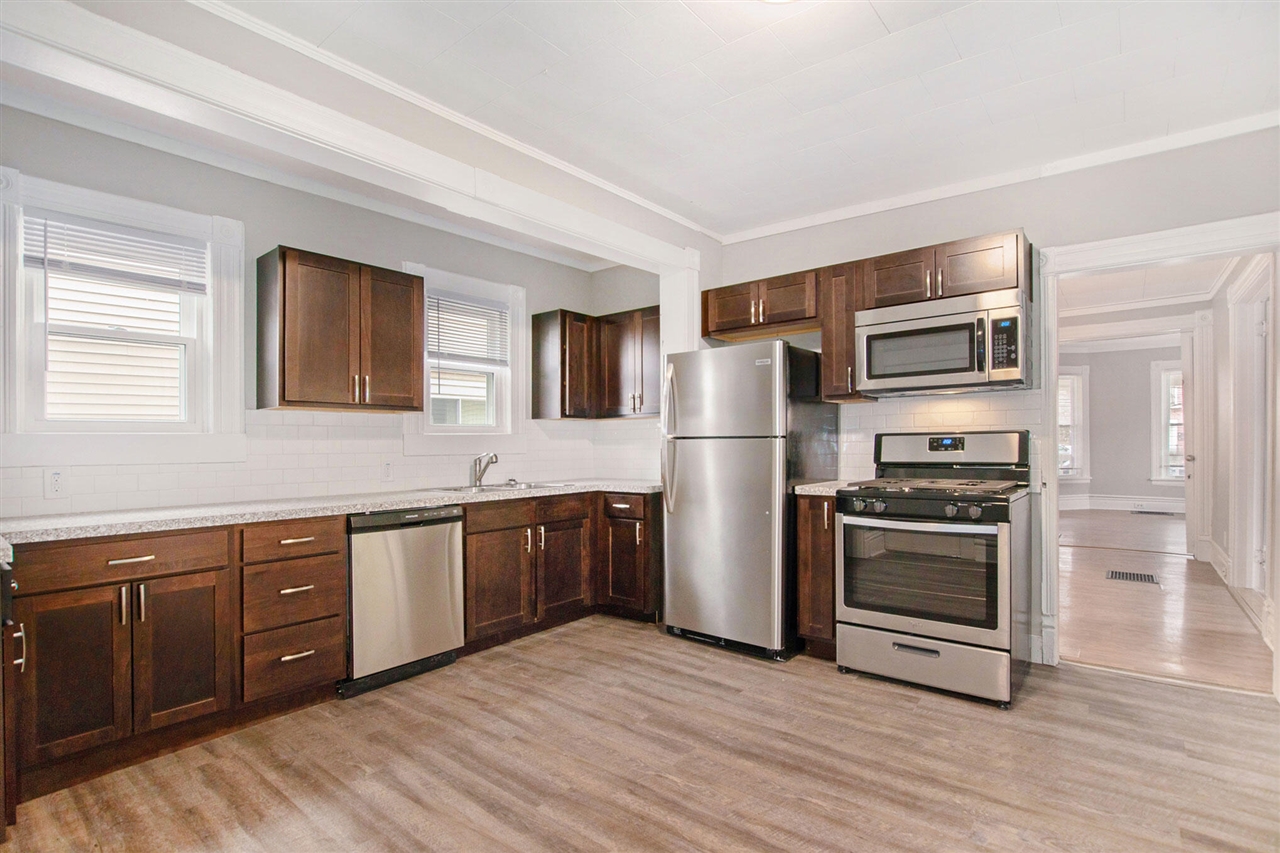 1043 Bridge Street, Grand Rapids, MI, 49504-5061